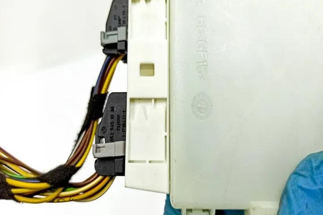 MERCEDES-BENZ E-Class W212/S212/C207/A207 (2009-2016) Tow Hook Control Unit A2129003704 28024048