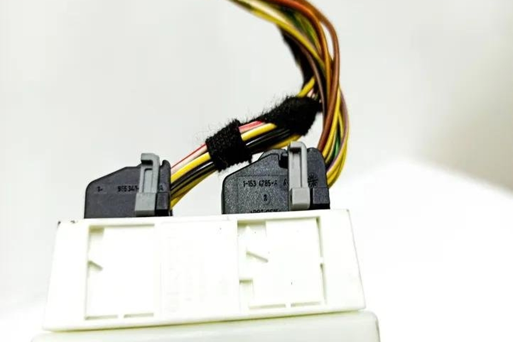 MERCEDES-BENZ E-Class W212/S212/C207/A207 (2009-2016) Tow Hook Control Unit A2129003704 28024048