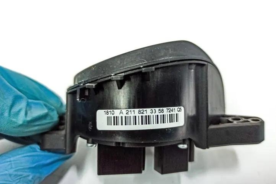 MERCEDES-BENZ E-Class W211/S211 (2002-2009) Steering wheel buttons / switches A2118213358 28027433