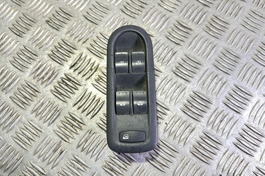 RENAULT Megane 2 generation (2002-2012) Rear Left Door Window Control Switches 156018070 29044459