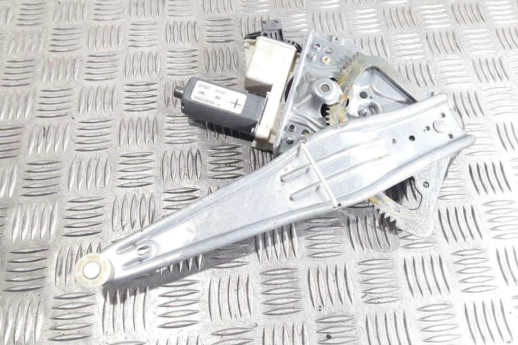 TOYOTA Avensis 2 generation (2002-2009) Aizmugurējo kreiso durvju logu pacēlājs 32378398