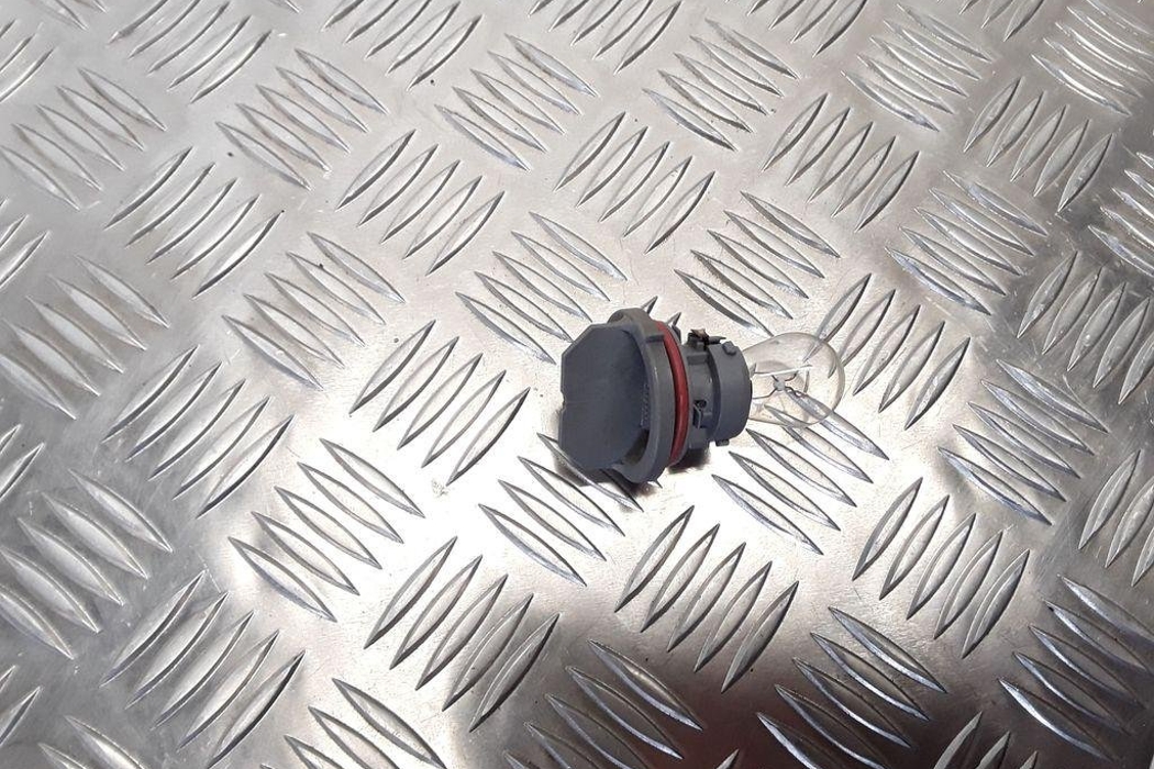 AUDI A4 B7/8E (2004-2008) Ксеноновая лампа 32378564