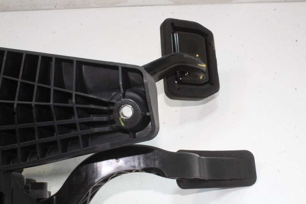 TESLA Model 3 1 generation (2017-2024) ПЕДАЛЬ 1044692-00-D 31974863