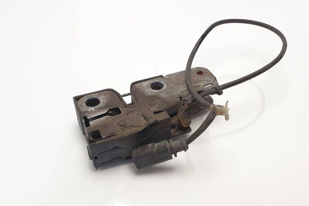 VOLKSWAGEN Passat B7 (2010-2015) Bonnet Lock 32279728