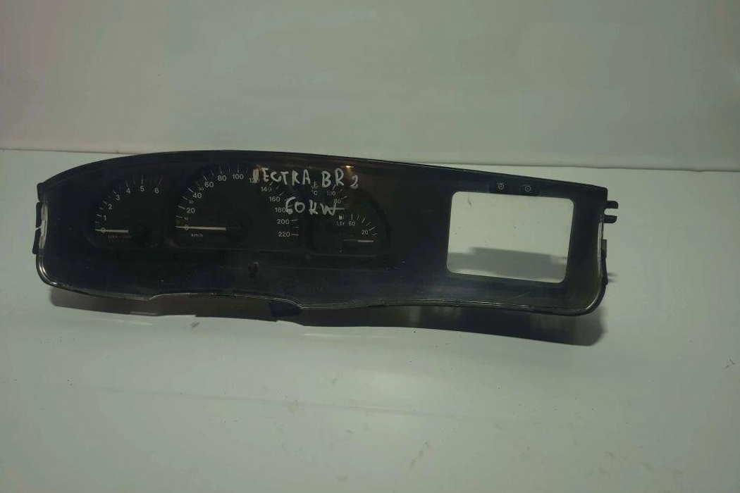 OPEL Vectra B (1995-1999) Speedometer 90569739,110008733014 32260521