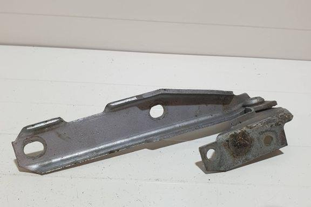 AUDI A6 C8/4K (2018-2024) Front Right Bonnet Hinge 4B0823302D 32267913