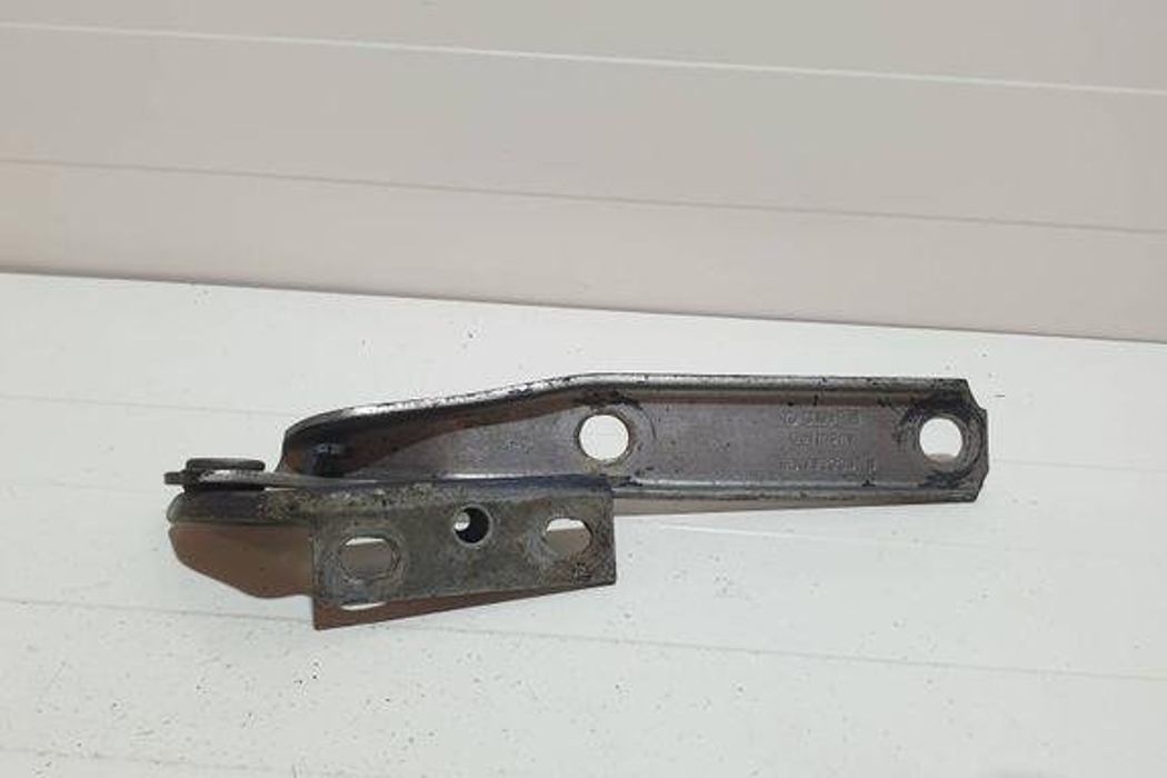 AUDI A4 B7/8E (2004-2008) Front Left Bonnet Hinge 8D0823301D 32267914