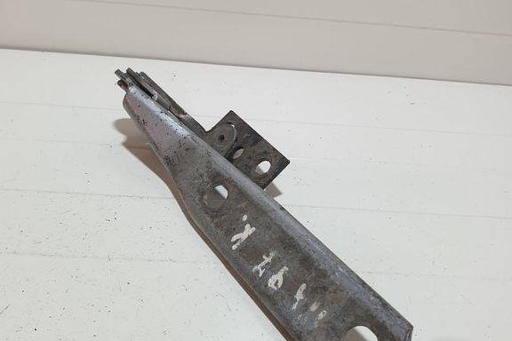 AUDI A4 B7/8E (2004-2008) Front Left Bonnet Hinge 8D0823301D 32267914