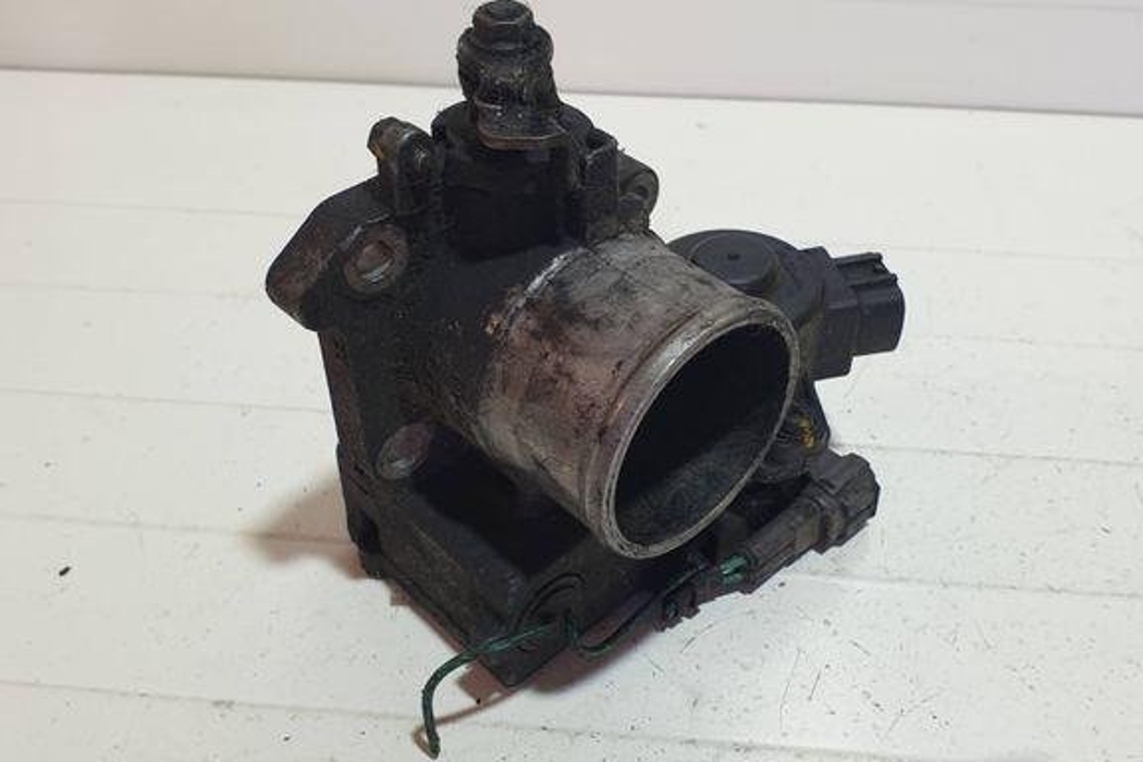 TOYOTA Avensis Verso 1 generation (2001-2003) Дроссельная заслонка 8967221020 32269338