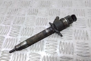 VOLVO V50 1 generation (2003-2012) Bränsleinsprutare 30750283 28513821