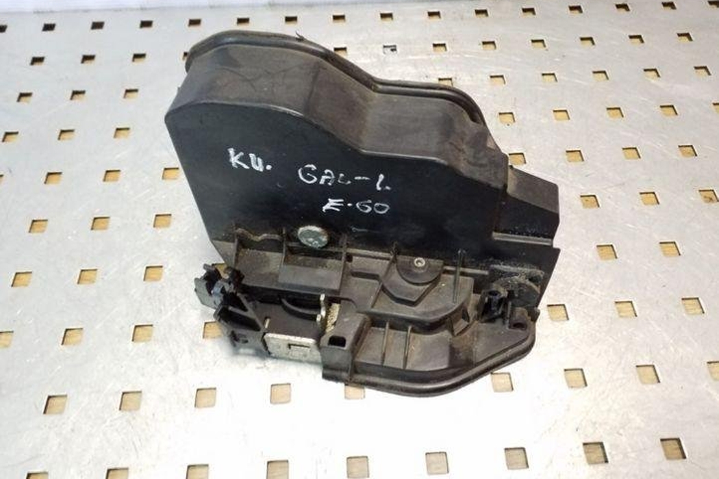 BMW 5 Series E60/E61 (2003-2010) Aizmugurējo kreiso durvju slēdzene 7036171 25117739