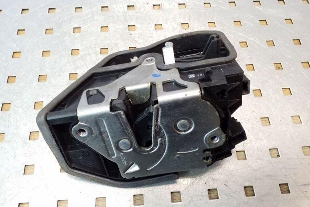 BMW 5 Series E60/E61 (2003-2010) Aizmugurējo kreiso durvju slēdzene 7036171 25117739