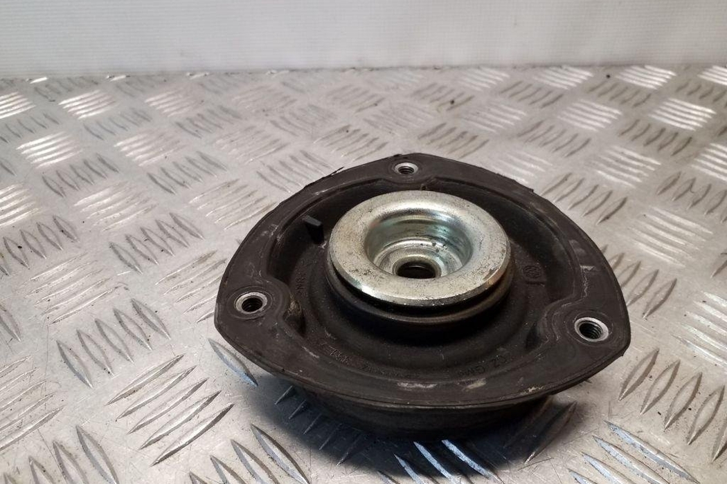 SKODA Octavia 3 generation (2013-2020) Front Left Shock Absorber Bracket 5Q0412331C 32150548
