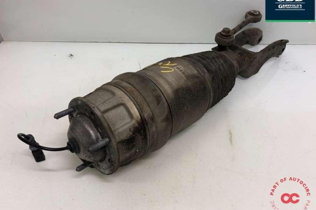 VOLKSWAGEN Touareg 2 generation (2010-2018) Pneimatiskais / gaisa spilvens 7p6616039r,7p6616039k,7p6616403j 31710785