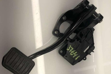 TESLA Model 3 1 generation (2017-2024) ПЕДАЛЬ 1044691-00-d 31703080