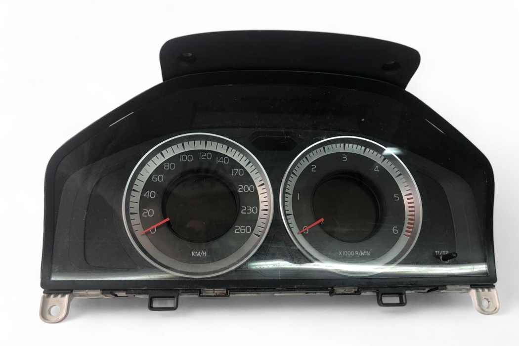 VOLVO V70 3 generation (2007-2020) Instrumentu panelis/spidometrs 31327582AA 30378044