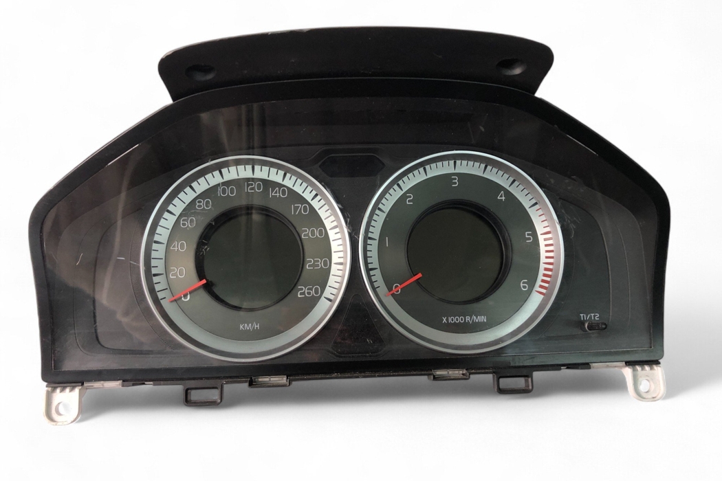 VOLVO V70 3 generation (2007-2020) Instrumentu panelis/spidometrs 31327582AA 30410190