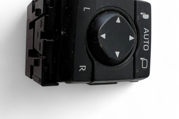 TOYOTA RAV4 5 generation (XA50) (2018-2024) Mirror adjustment switch 183930 31803940