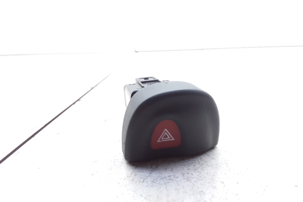 Renault Megane I Commutateur pour warnblinker 7700 435 867 Renault Megane I Commutateur pour warnblinker 7700 435 867