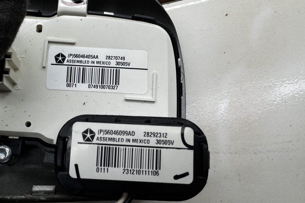 JEEP Compass 1 generation (2006-2015) Stūres pogas/slēdži P56046099AD,P56046405AA,P56046094AD,P56046098AD 31253398