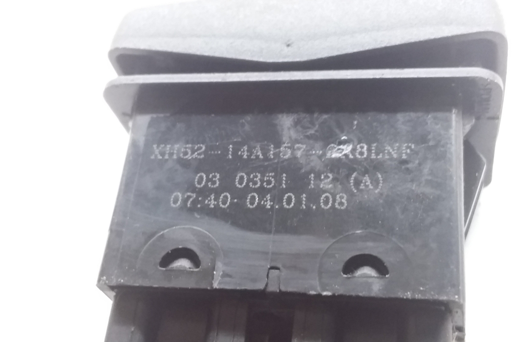 LAND ROVER Defender 1 generation (1983-2016) Vänster främre dörrfönsterbrytare Xh5214a157,03035112 32381945