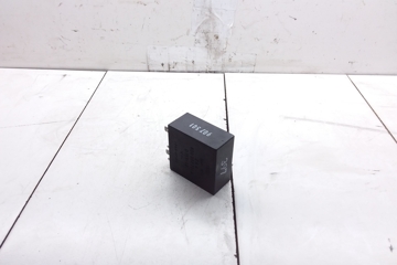AUDI A4 B5/8D (1994-2001) Relejs 8D0907701A 31466533