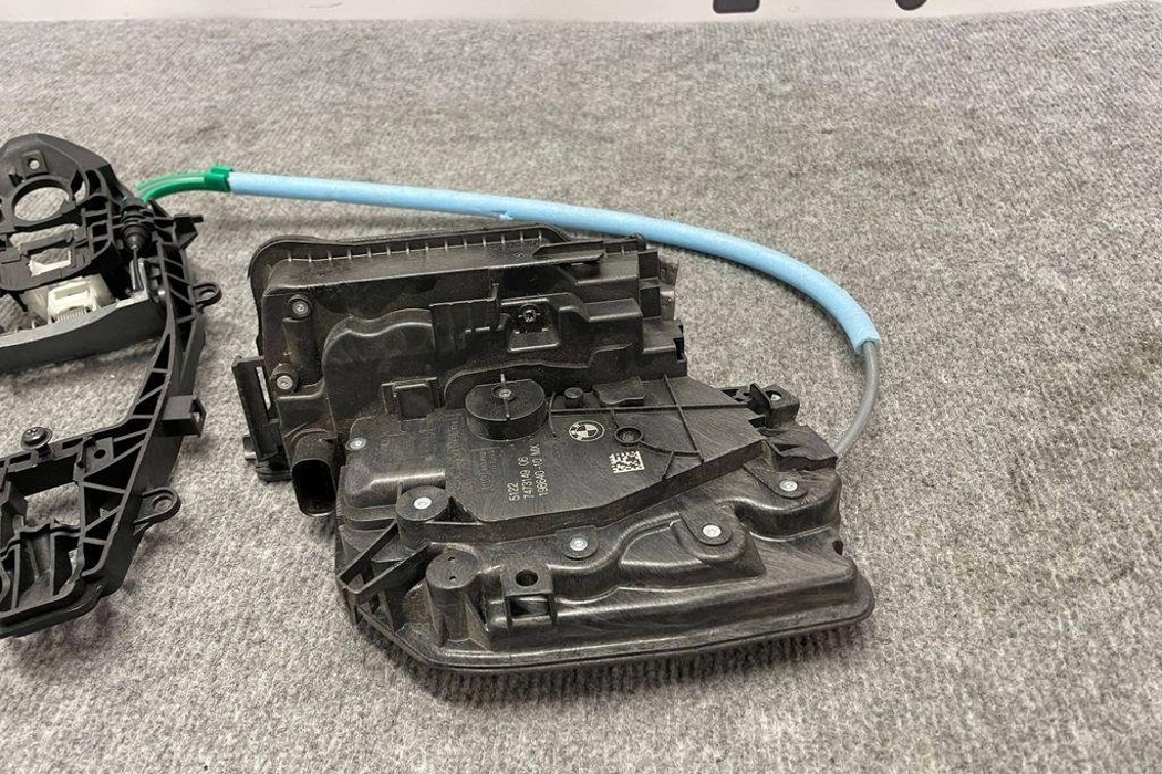 BMW iX3 1 generation (G08) (2020-2024) Aizmugurējo kreiso durvju slēdzene 190452,7473149,7401205,198640 32188245