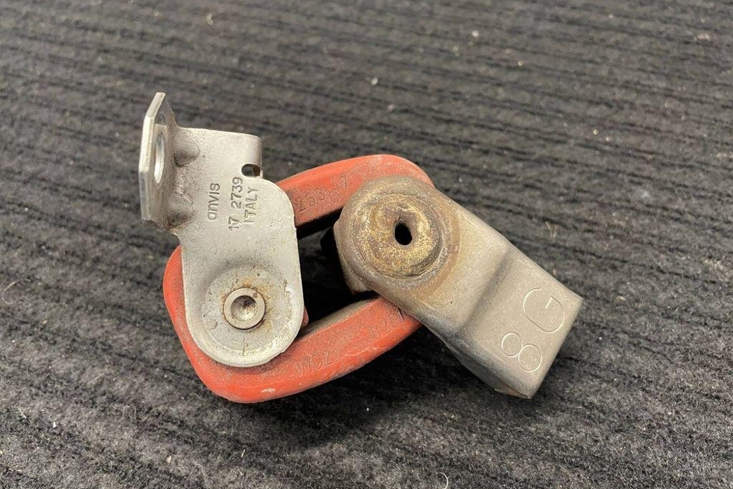 BENTLEY Continental Exhaust Hanger Bracket 8L9253147,3W0253138 32193048