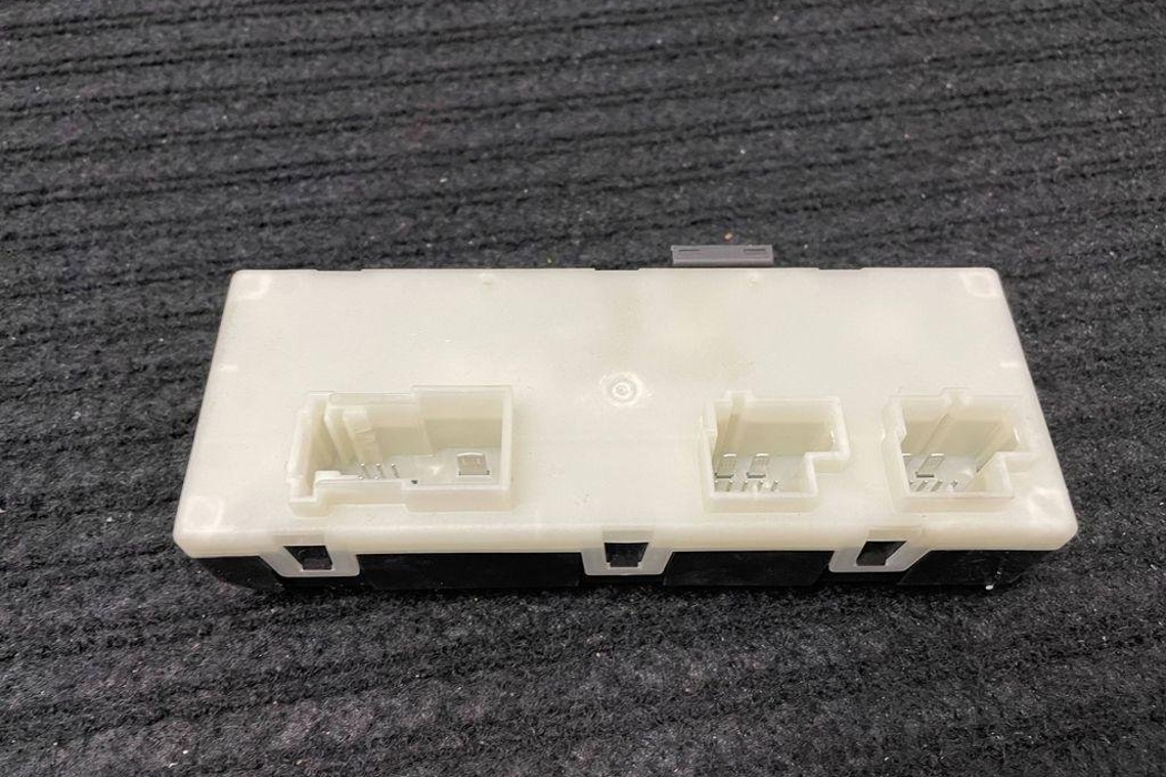 BMW 3 Series G20/G21/G28 (2018-2024) Aizmugurējā vāka / bagāžnieka vadības bloks 0005000000,A2C7671601100,61355A19DB2,5A19DB2 32193396