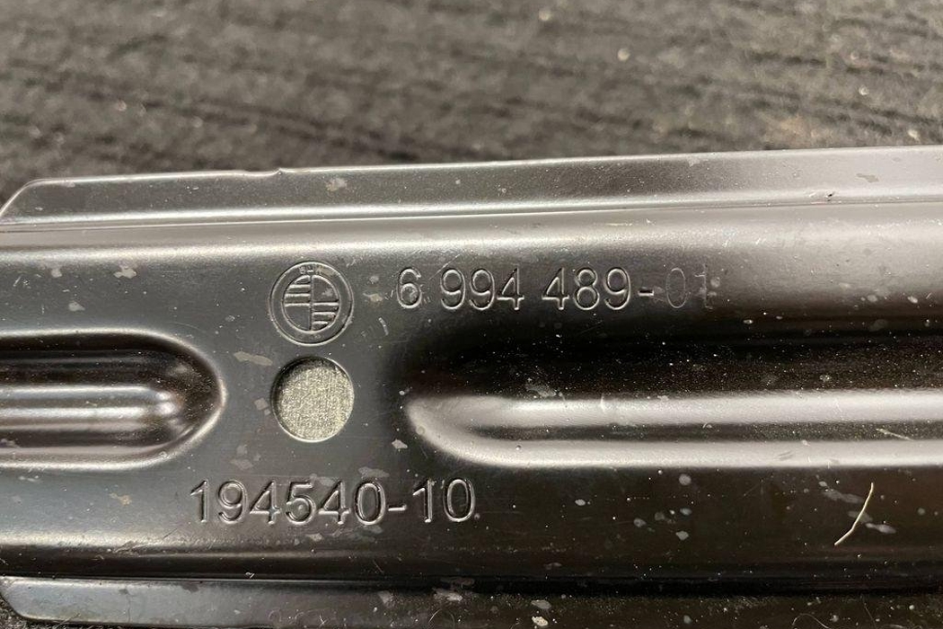 BMW 3 Series G20/G21/G28 (2018-2024) Akumulātors turētājs 6994489,19454010 32193410