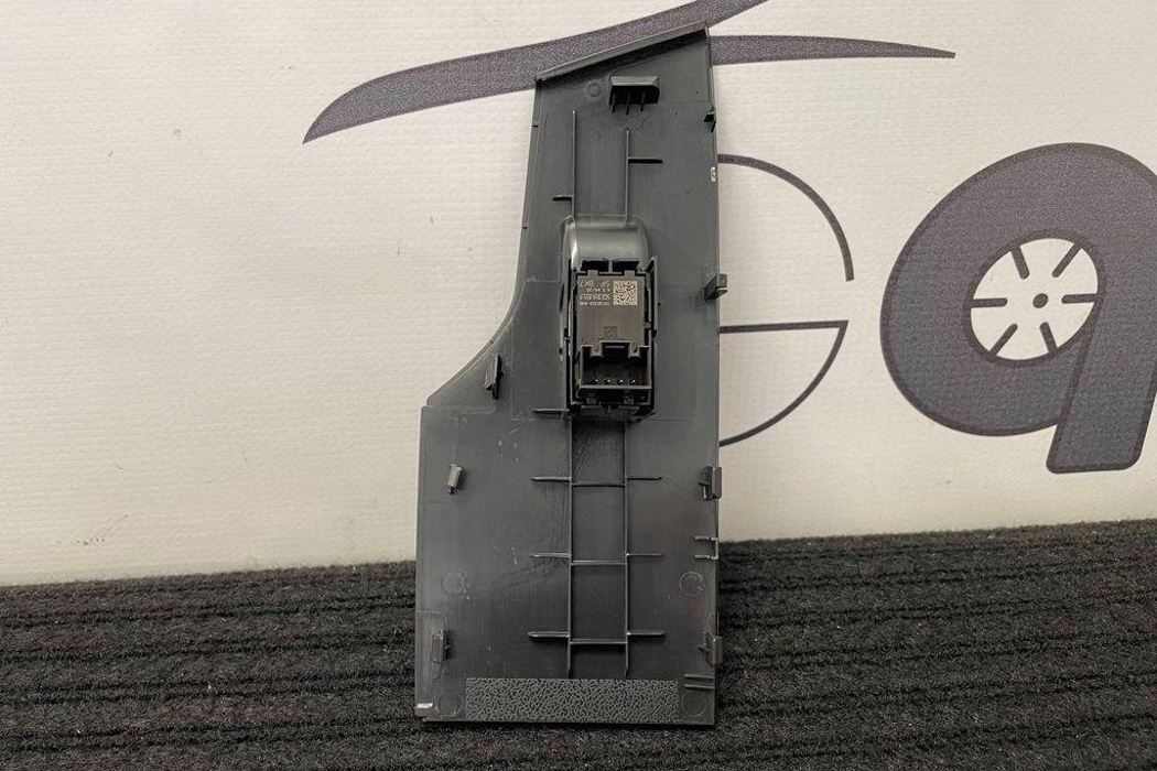SEAT Ibiza 5 generation (2017-2023) Rear Left Door Window Control Switches 5G0959855P 32193757