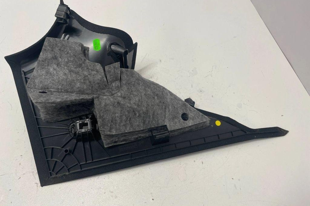 MERCEDES-BENZ CL-Class Aizmugurējā kreisā statnes apdare A2056906704 32195537