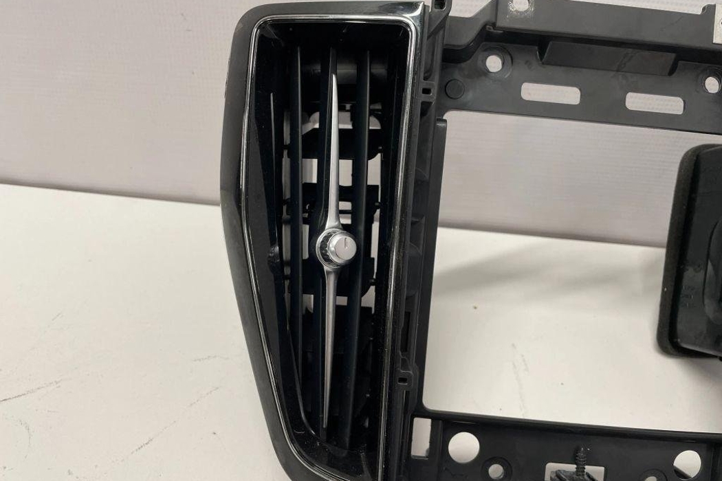 VOLVO XC60 2 generation (2017-2024) Vzduchové mriežky stredovej konzoly 31417744,31417742 32195870