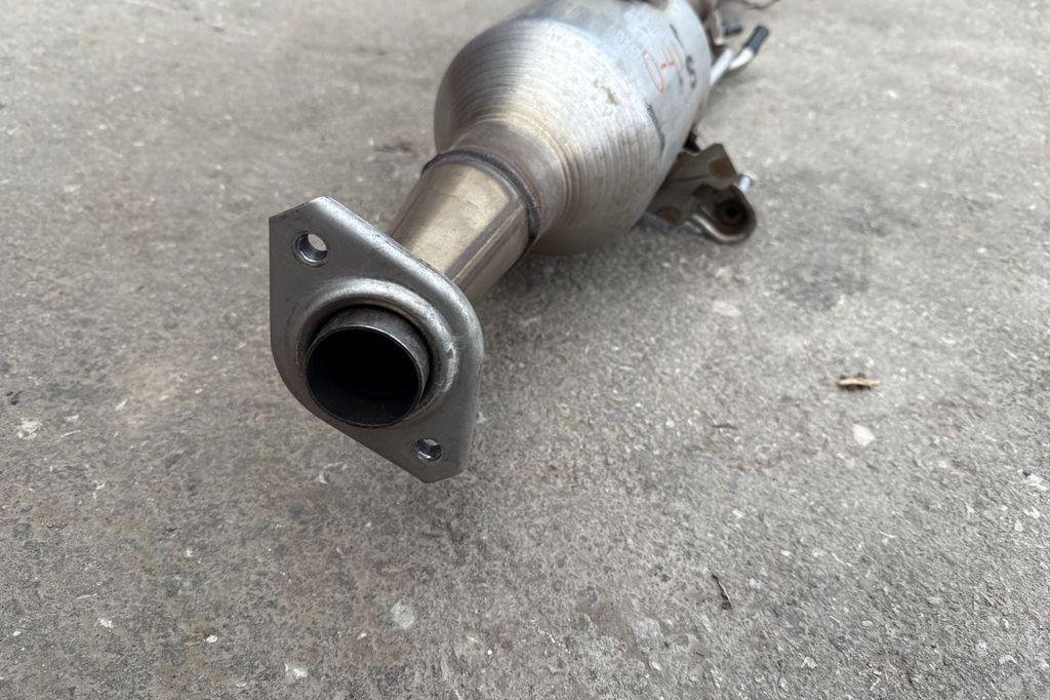 LEXUS UX 1 generation (2018-2023) Catalyst 33739 32203255