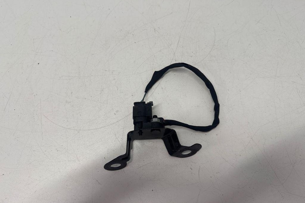 MERCEDES-BENZ GLE W166 (2015-2018) Left Side Impact Sensor A0009057600 32203930