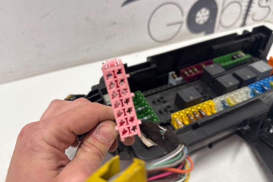 MERCEDES-BENZ GLE W166 (2015-2018) Fuse box A1669061202 32203972