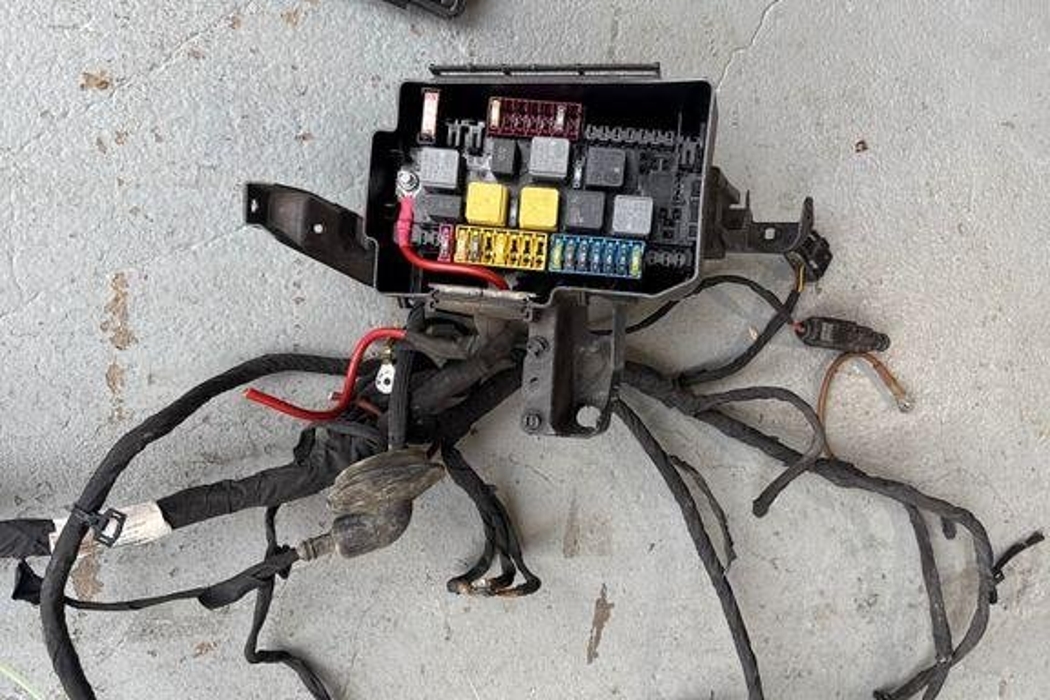MERCEDES-BENZ GLE W166 (2015-2018) Fuse Box 32203985