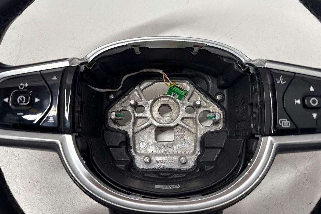 VOLVO XC60 2 generation (2017-2024) Steering Wheel 32227595 32204507