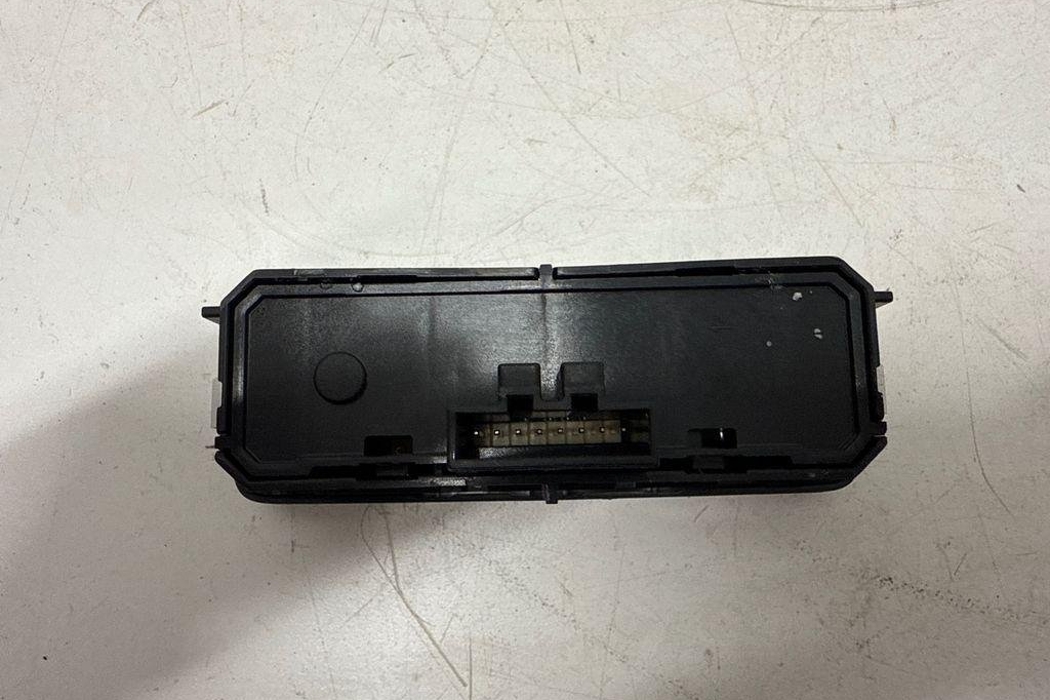 VOLVO XC60 2 generation (2017-2024) Back cover Open Switches 32350330 32204525