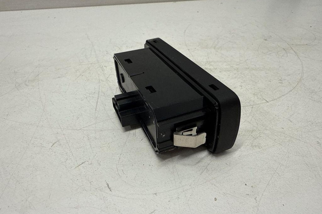 VOLVO XC60 2 generation (2017-2024) Back cover Open Switches 32350330 32204525