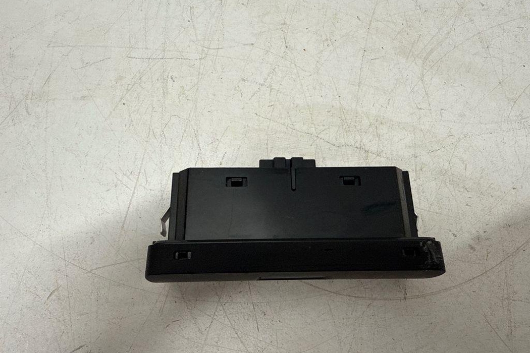 VOLVO XC60 2 generation (2017-2024) Back cover Open Switches 32350330 32204525