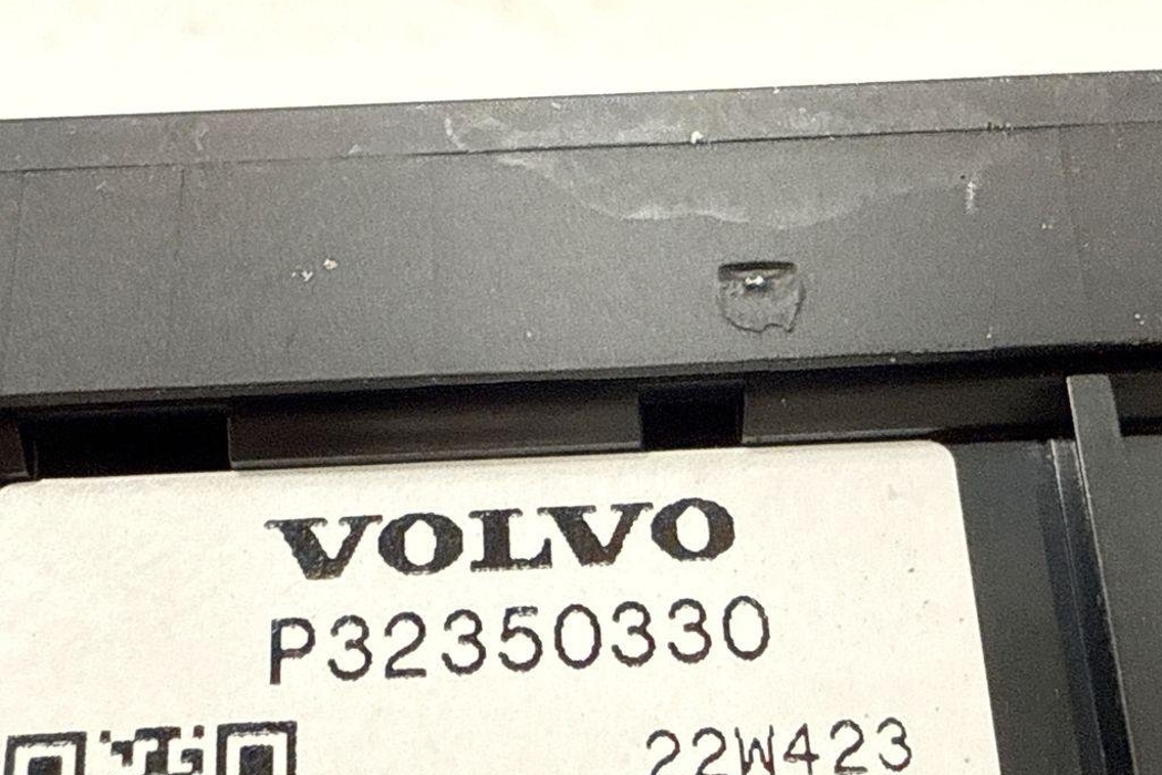 VOLVO XC60 2 generation (2017-2024) Back cover Open Switches 32350330 32204525