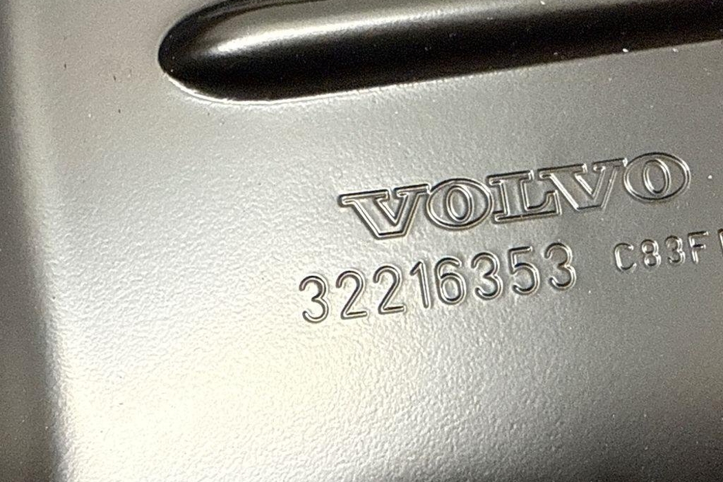 VOLVO XC60 2 generation (2017-2024) Other Engine Compartment Parts 32216353 32204529