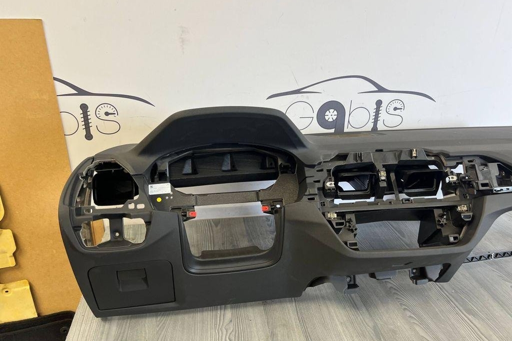 BMW X3 G01 (2017-2024) Передняя панель салона 32204948