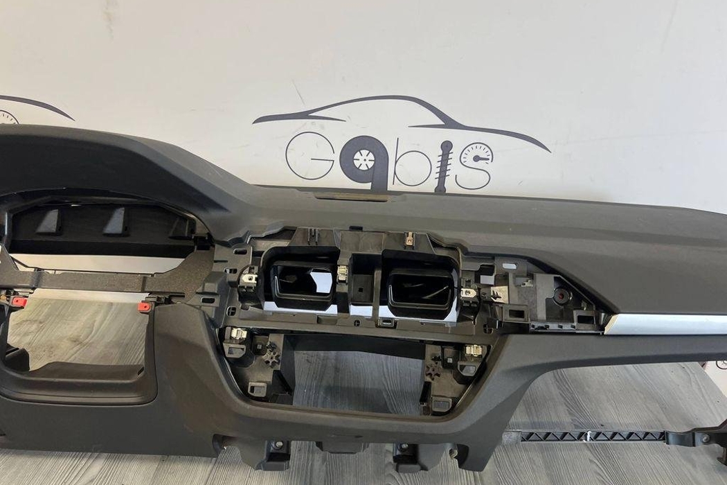 BMW X3 G01 (2017-2024) Передняя панель салона 32204948