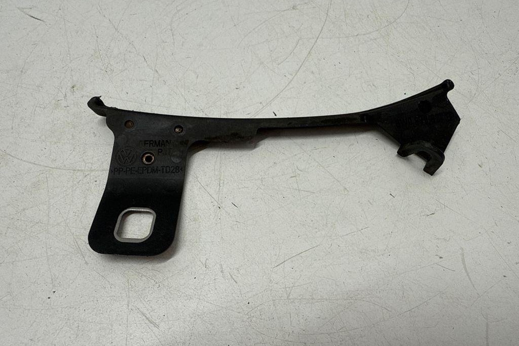 AUDI A4 B9/8W (2015-2024) Rear arch 8W0853827B 32205249
