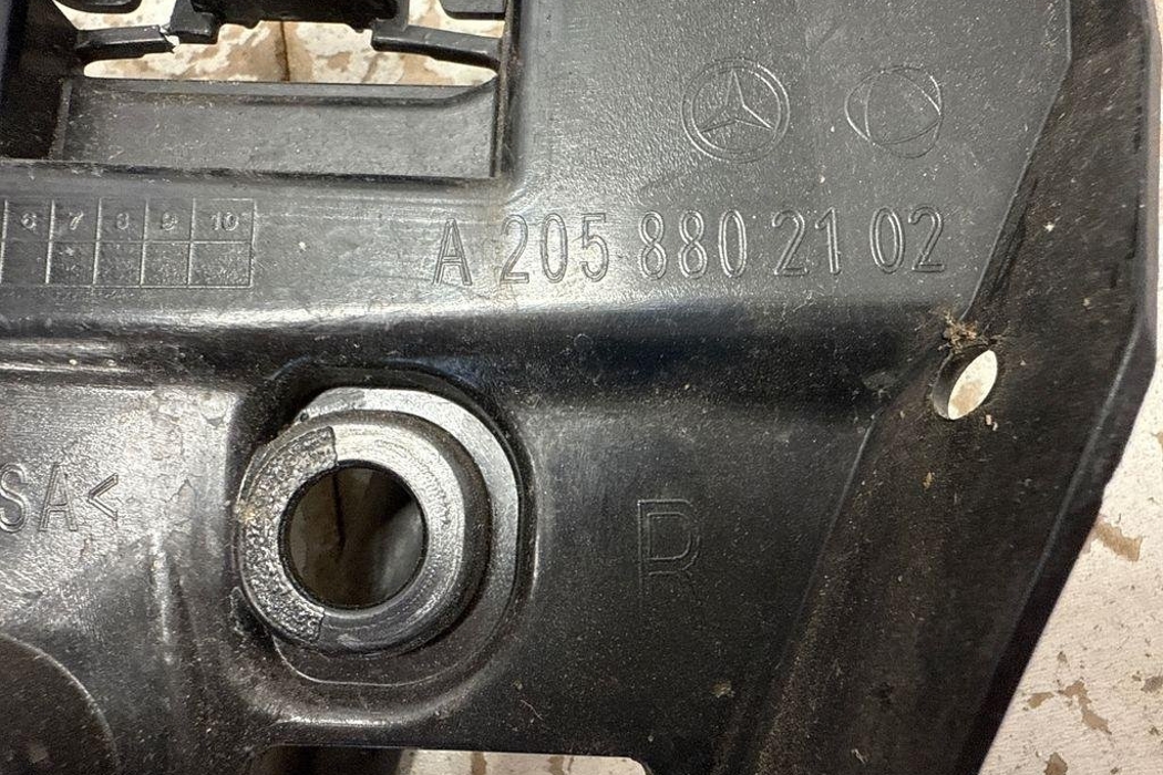 MERCEDES-BENZ C-Class W205/S205/C205 (2014-2023) Aizmugurējā labā bampera stiprinājums A2058802102 32205443