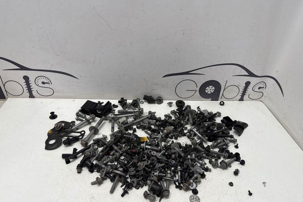 VOLVO XC60 2 generation (2017-2024) Bolts 32205515