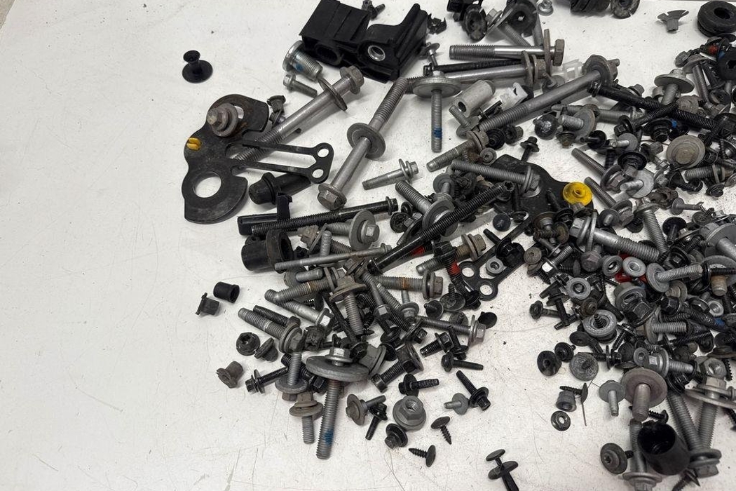 VOLVO XC60 2 generation (2017-2024) Bolts 32205515