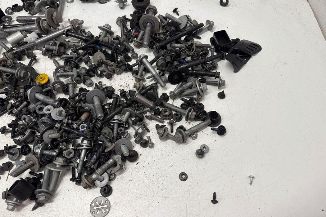 VOLVO XC60 2 generation (2017-2024) Bolts 32205515